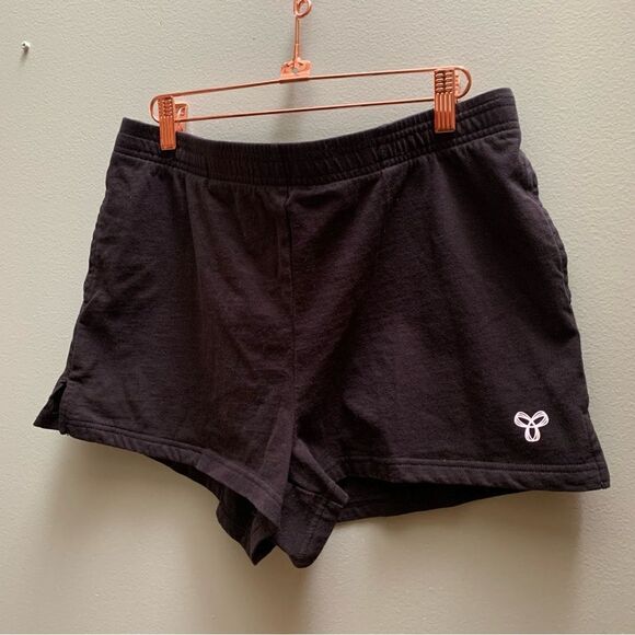 TNA ARITZIA Athletic Shorts size Large - Picture 3 of 4